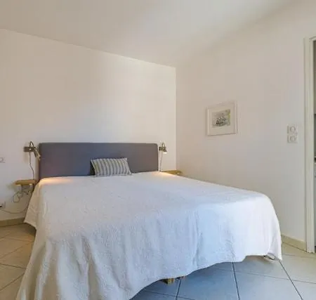 1 Bedroom Next To The Beach And Port Vauban Apartment *