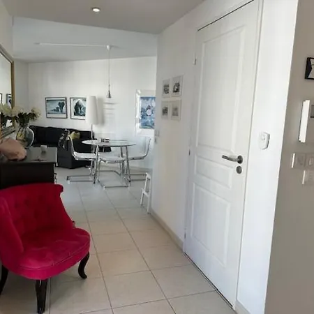 1 Bedroom Next To The Beach And Port Vauban *