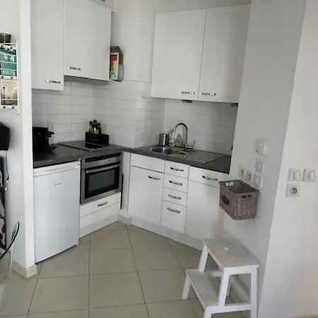 1 Bedroom Next To The Beach And Port Vauban