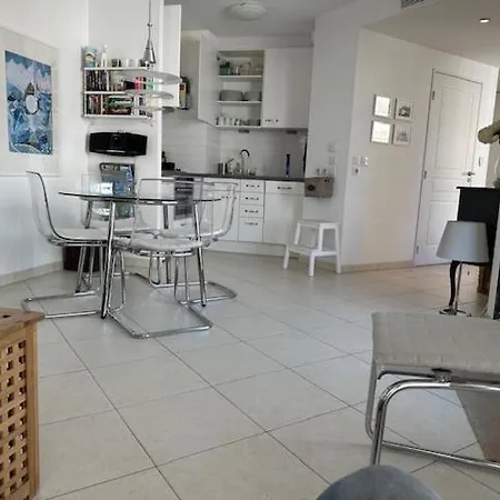 1 Bedroom Next To The Beach And Port Vauban *